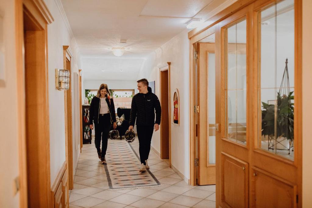 Dorfcafe Unken Hotelpension Swirtshaus Im Dorf Eksteriør bilde