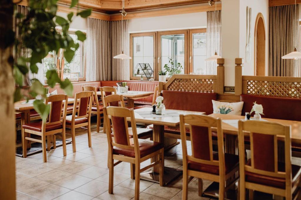 Dorfcafe Unken Hotelpension Swirtshaus Im Dorf Eksteriør bilde